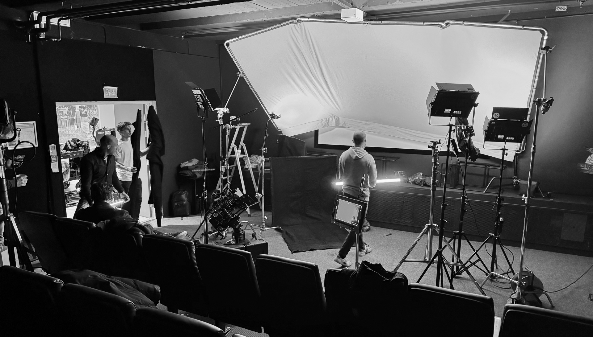 Innholdsproduksjon og filminnspilling i vårt eget studio. Green screen.